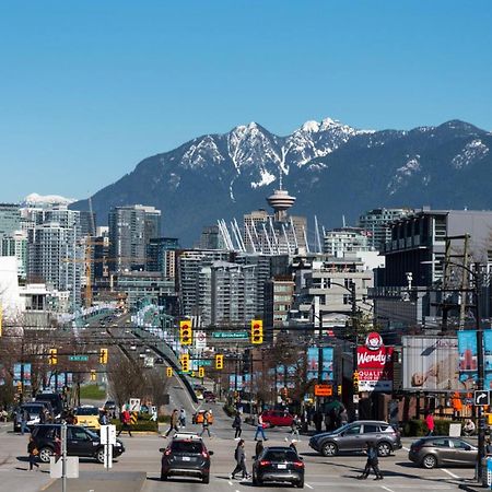 Billion Dollar Views In A Beautiful Fairview Slopes Heritage House Apartment Vancouver Luaran gambar
