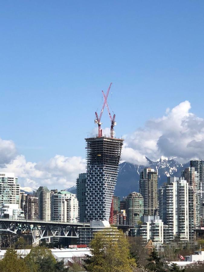 Billion Dollar Views In A Beautiful Fairview Slopes Heritage House Apartment Vancouver Luaran gambar