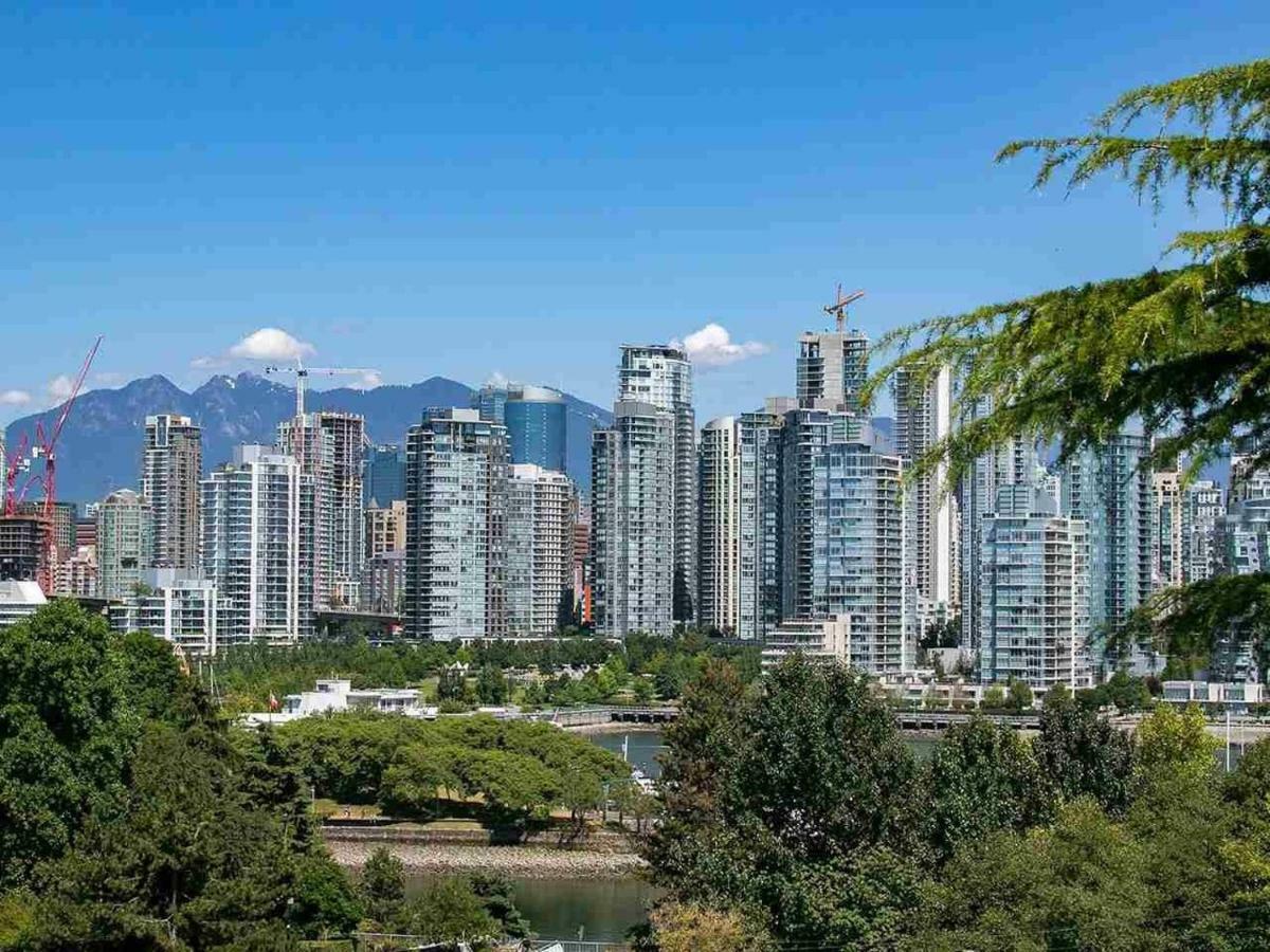 Billion Dollar Views In A Beautiful Fairview Slopes Heritage House Apartment Vancouver Luaran gambar