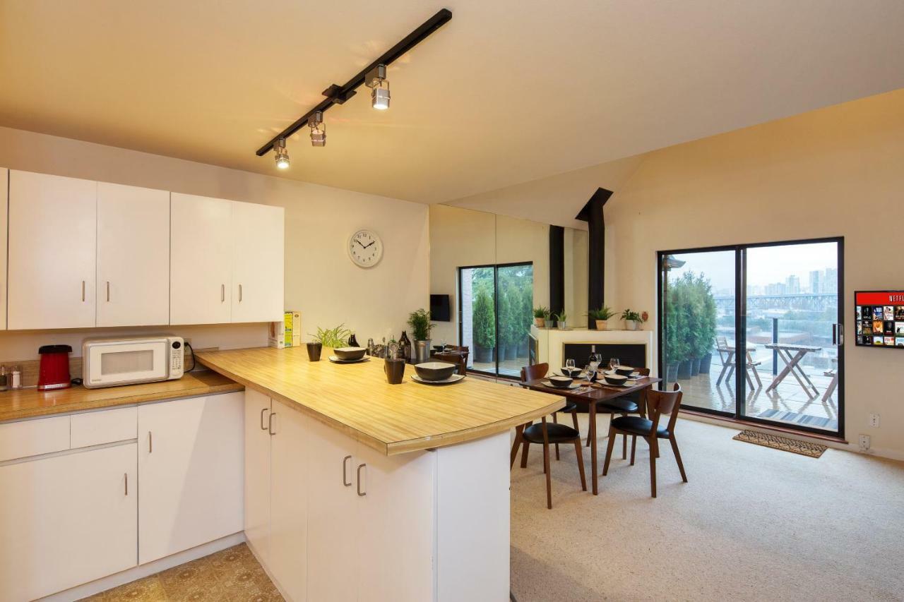 Billion Dollar Views In A Beautiful Fairview Slopes Heritage House Apartment Vancouver Luaran gambar