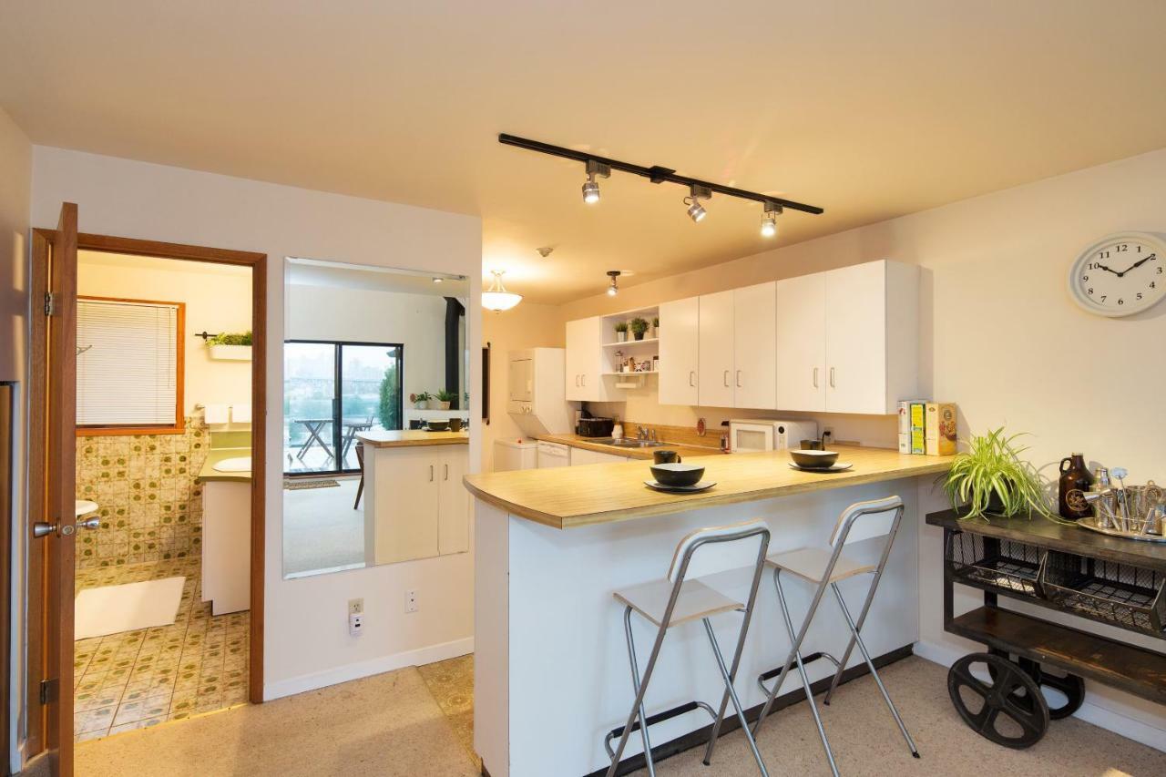 Billion Dollar Views In A Beautiful Fairview Slopes Heritage House Apartment Vancouver Luaran gambar